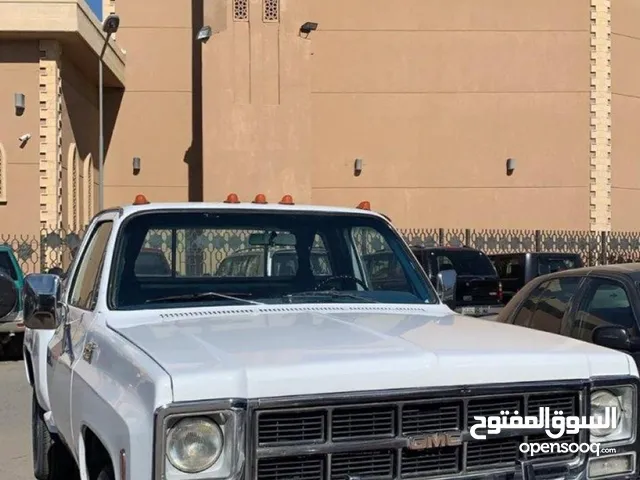 Chevrolet Silverado Standard in Al Jahra