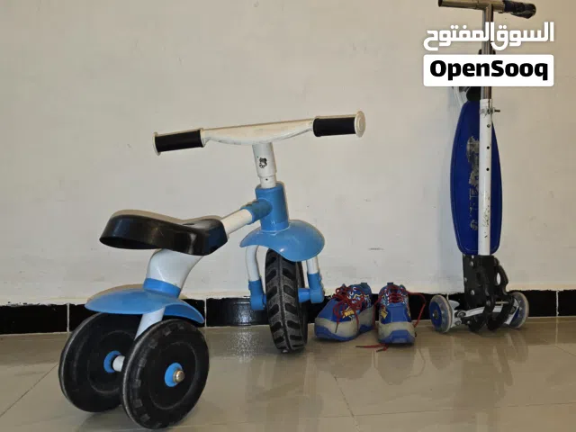مجموعة مكونة من 2 سكوترات و باتيناج و دراجة لطفل من عمر سنتين اللى خمسة سنوات
