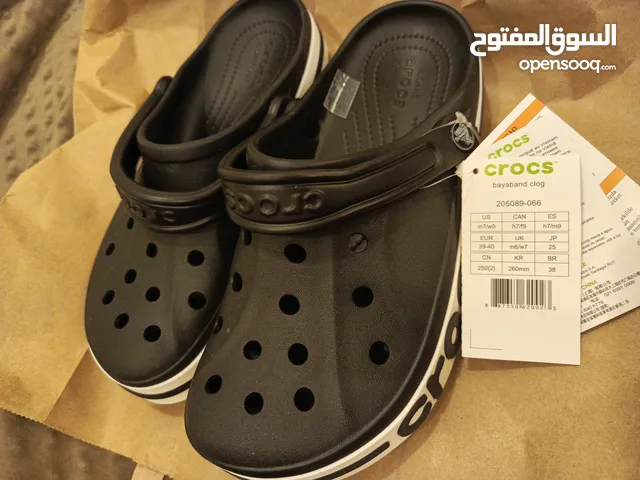 black Crocs للبيع