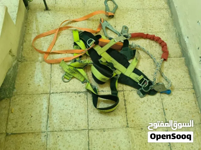 للبيع عده حمايه من السقوط لضمان السلامه العامه الاستعمال للتسلق  35سعر الواحد  عدد 2 قابل للتفاوض