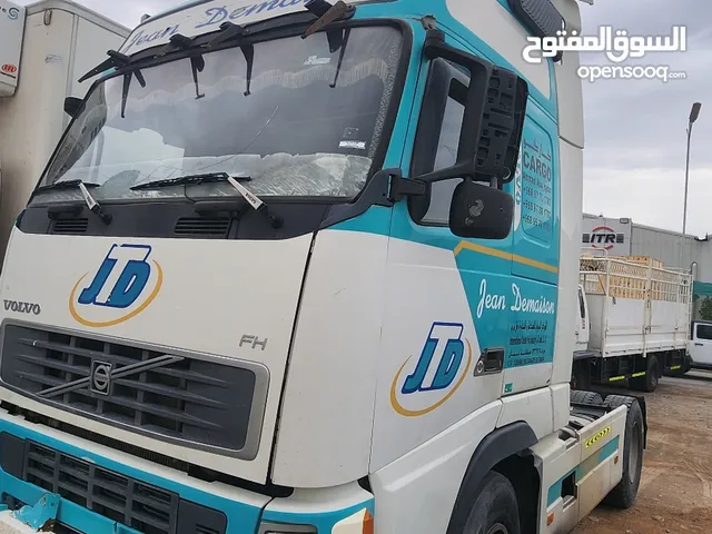 Tractor Unit Volvo 2008 in Muscat