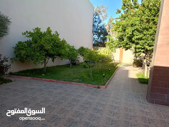 210 m2 More than 6 bedrooms Villa for Rent in Tripoli Edraibi