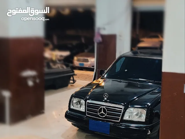 مرسيدس بنز فرررخ 1995 أمريكي E220 أربعه بسطون بخاخات مكينةه المنيوم مجمرك مرقم جاهز بسعر مليون ريال