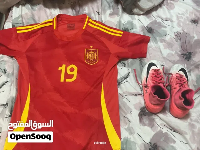 يمكن لك شراء فقط 35 د.إ فقط و الحذا يبلغ سعره 30 د.إ