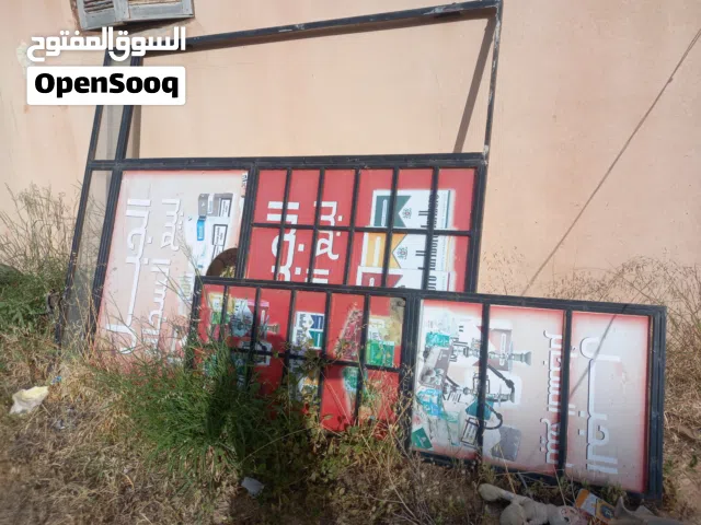 باب حديد محل سجائر سابقا للبيع الحاله جيدا جدا.