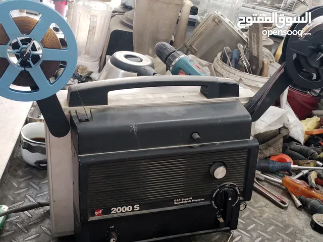 بريجكتر سينما منزليه صناعه يابانيه شغال ميه بالميه وعلى الفحص مع عدة اشرطه
