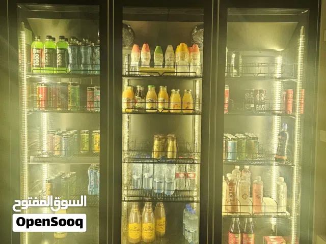 ثلاجة 3 أبواب... إيطالية... تصلح للكيك