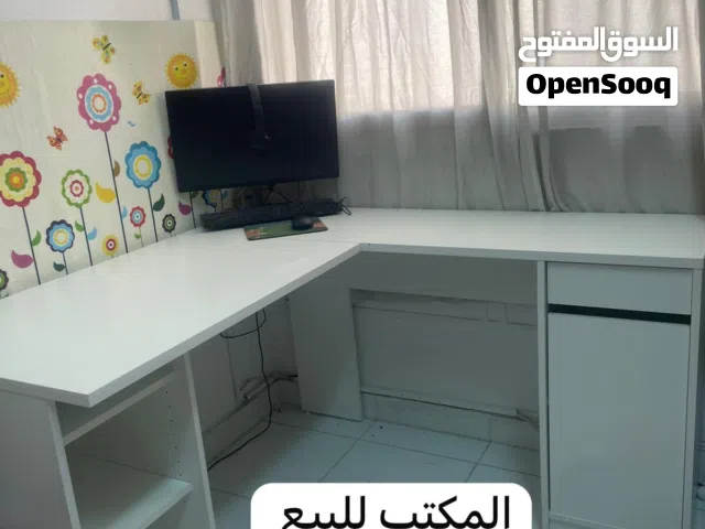 مكتب بحالة جيدة القياسات متوفرة في الصور للبيع 20 دينار
