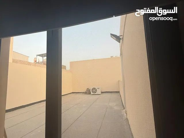 200 m2 4 Bedrooms Villa for Sale in Northern Governorate Madinat Hamad