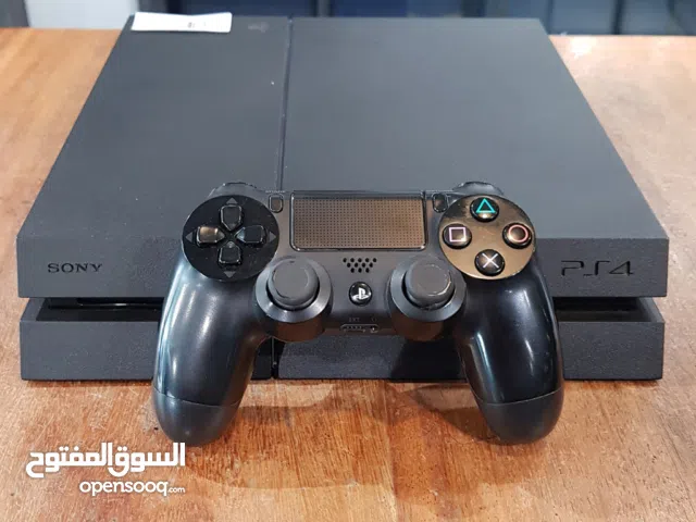 PlayStation 4 avec manette original et 4 jeux