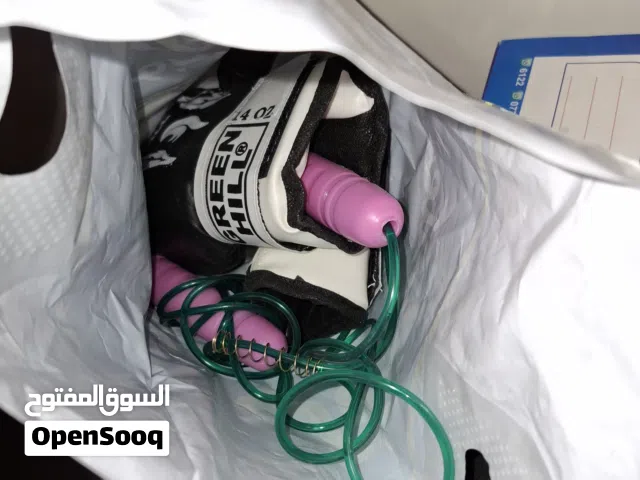 كيس ملاكمة ما مستعمل وياه جفوف الملاكمة و قفز الحبل