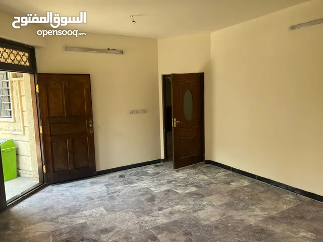 330 m2 4 Bedrooms Townhouse for Sale in Baghdad University