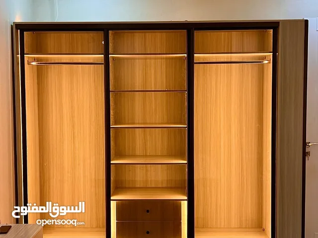 دولاب تفصیل حسب الطلب ، متر مربع 800