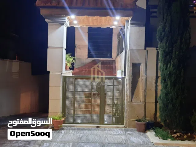 خلف ابراج السادس شقة شبه أرضي 150م مفروشة جزئي في أرقى مناطق ام اذينة / ref 1372