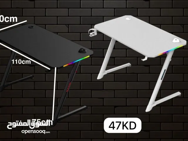 طاولة العاب قيمنق ابي و اسود عليها خصم
