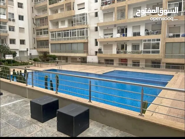 شقة للكراء اليومي تطل على المسبح
