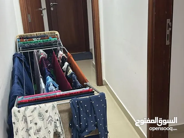 للبيع شقة غرفتين وصالة في الشارقة منطقة التعاون مؤجره إيجار قديم 36 الف العقد سينتهي في 31/1/2026