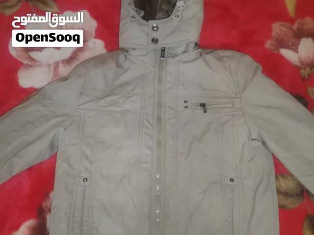 جواكت مستورده من السعوديه استعمال مره واحده فقط الوان اسود وبيج مقاس 16 ب400 للواحد سويت شيرت ب150