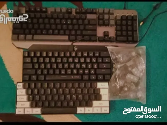 بيع 3 كيبورداد واحد اصلي شوتس احمر الحجم كبير الثاني شوتس ازرق الحجم صغير الثالث نقلي ماعنده شوتس و
