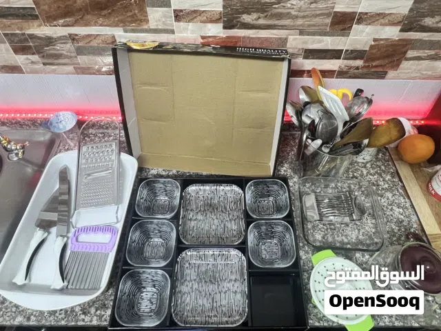 صحون وكاسات وطناجر وفناجين