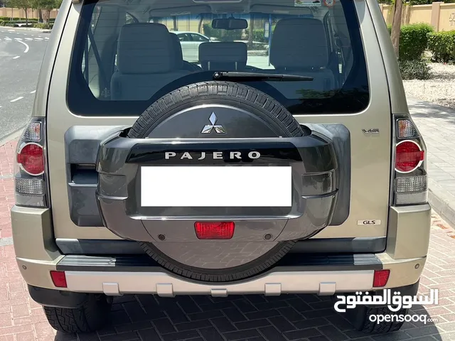 mitsubishi pajero 2015 first owenr lady use for  read  before you call to review the ready car