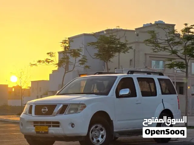 2011 نيسان باثفايندر Standard