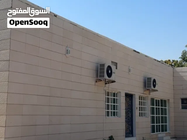 مزرعه للبيع موقع ممتاز في منطقه الغشبه غرب فندق الوادي شارع قار الى مدخل المزرعه