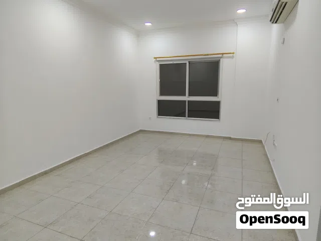 شقه بفريج النصر داخل عماره نظيفة قرب اشارة السد وشارع الوعب