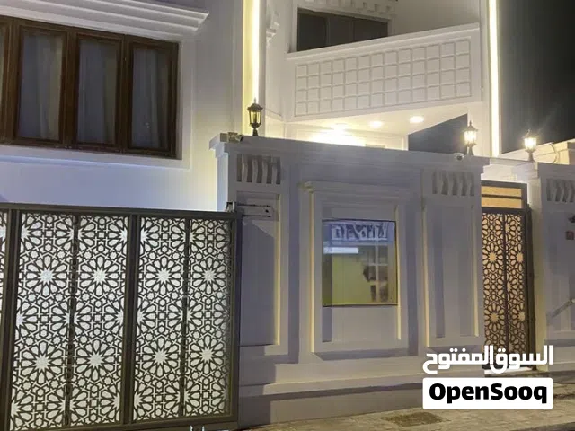 بيت حديث للبيع في دور الضباط 140 متر ثلاث طوابق