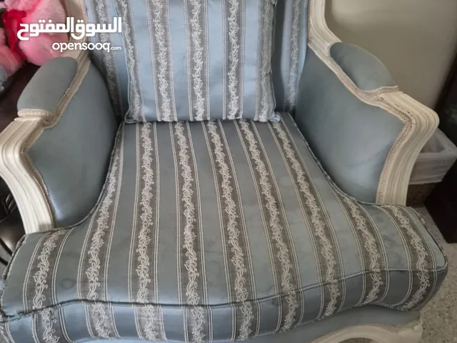 للبيع كنب غرفة معيشة مستعمل بحالة جيدة جداً. Sofa set for 6 person for sale in good condition