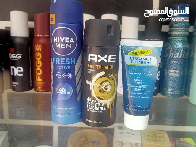 رفوف زجاج سمك 10 مللي مستعمله استعمال نظيف
