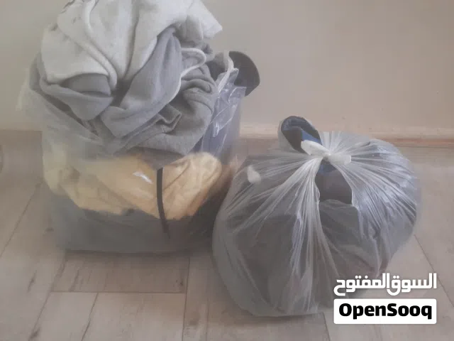 متوفر ملابس مستعمل للبيع كما في الصور المكان طرابلس