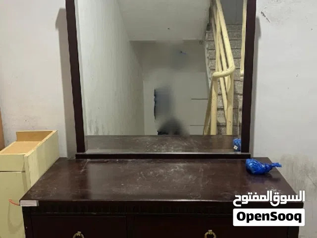 طاولة ، تسريحة 5د. ك  dressing table