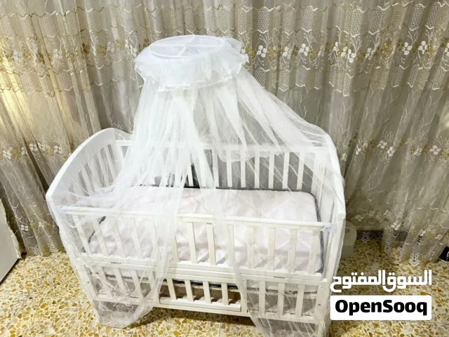 سرير مع دوشك