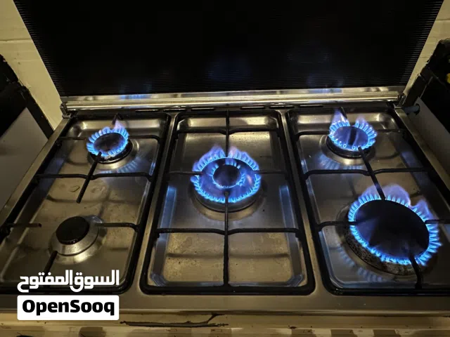 Italian cooking range for urgent sale
