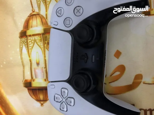 يد بلايستيشن 5 اليد زي ما واضحه في الصورة أمورها طيبة و بالتجربة
