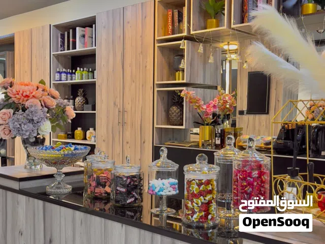 فرصة ذهبية للاستثمار  صالون سيدات مجهز بالكامل للبيع الموقع: عمان الصوفيه  موقع حيوي و استراتيجي