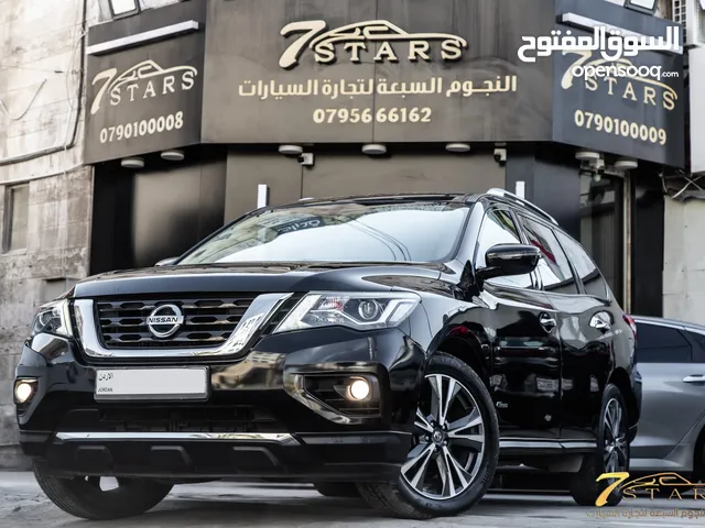 Nissan Pathfinder SV 2018 السيارة وارد الشركة و قطعت مسافة 80,000 كم فقط