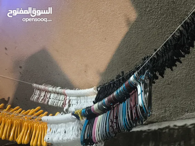 اكسسورات محل ملابس. للبيع لونهم اسود اعداد حلوه ومناسبه السعر