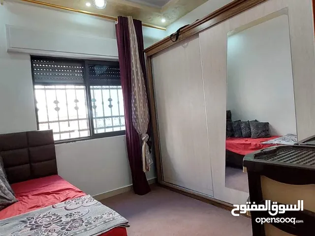 شقه ارضيه للبيع العمر ثلاث سنوات ونصف الشقة ديلوكس يمكن أن تنقل دين في البنك الإسلامي الأردني