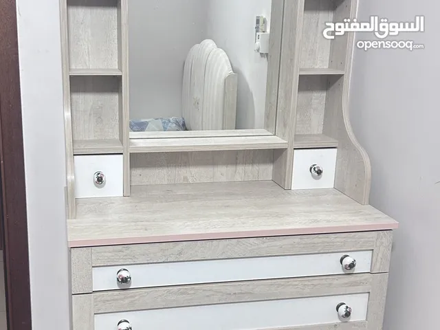تسريحة غرف نوم للبيع vanity for sale