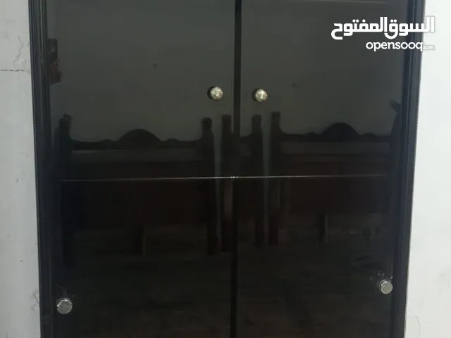 #مكتبه ثقيله جدا  السعر 40د قياس 185/85 العنوان اربد الحي الشرقي شارع الثلاثين