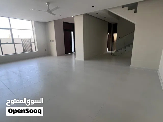 فيلا راقية وكبيرة للبيع المعبيلة الرابعة