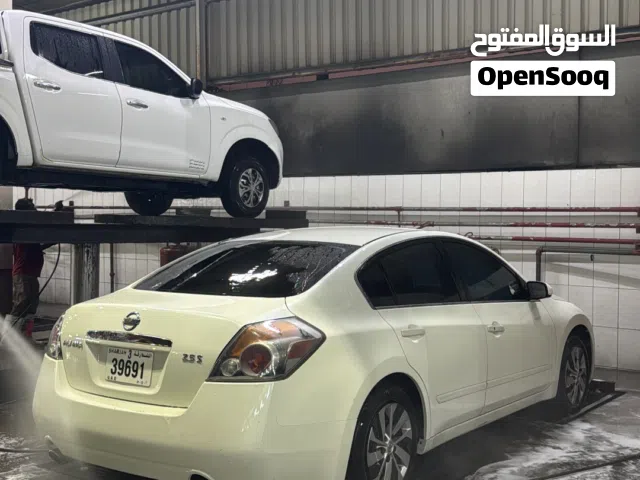 2008 نيسان التيما S