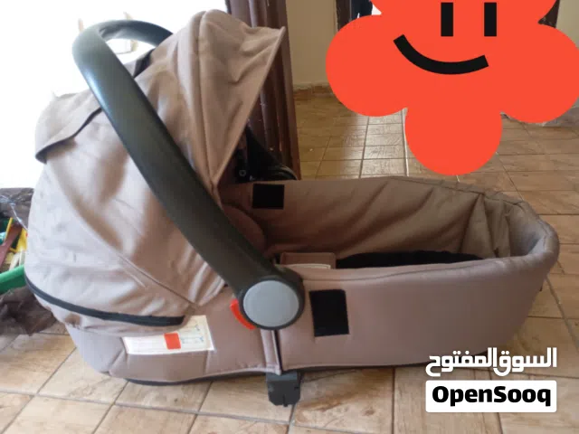 سرير بيبي وحمالة صدر