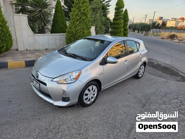 2014 تويوتا بريوس Prius C