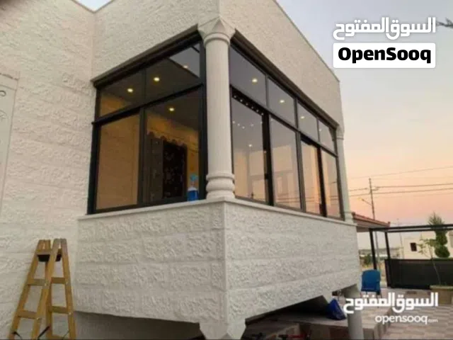 شبابيك المنيوم لون اسود زجاج عسلي بحال الوكاله جميع المقاسات