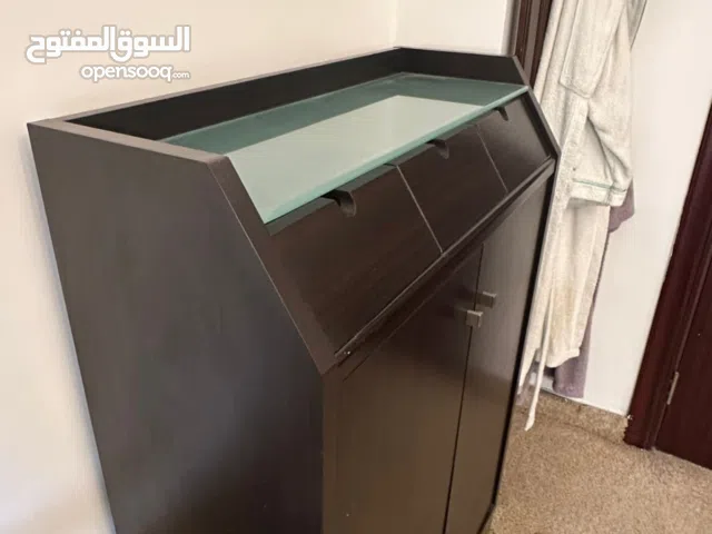 خزانة أحذية بحالة الوكالة نظيفة جدا