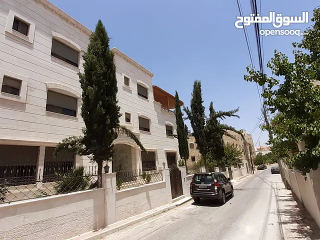 815m2 5 Bedrooms Villa for Sale in Amman Deir Ghbar