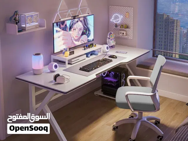 وفرنالكم من جديد طاولة القيمينق المميزة بلون الابيض